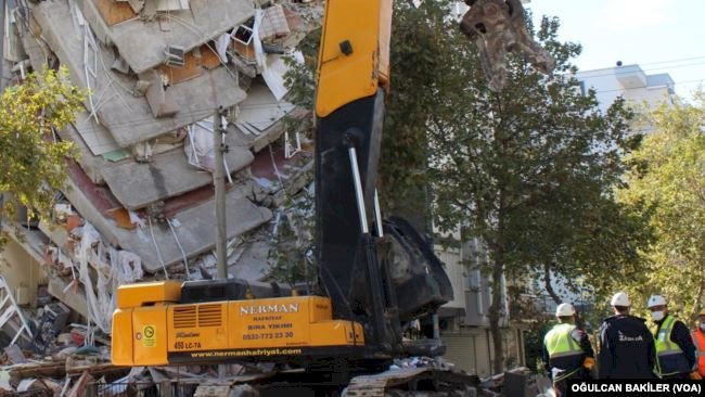 İzmir’de Can Kaybı Sayısı Artıyor