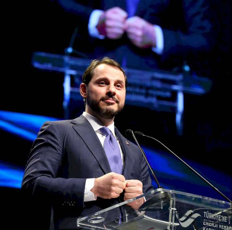 Albayrak, Hazine ve Maliye Bakanlığı görevinden istifa ettiğini Instagram'dan duyurdu