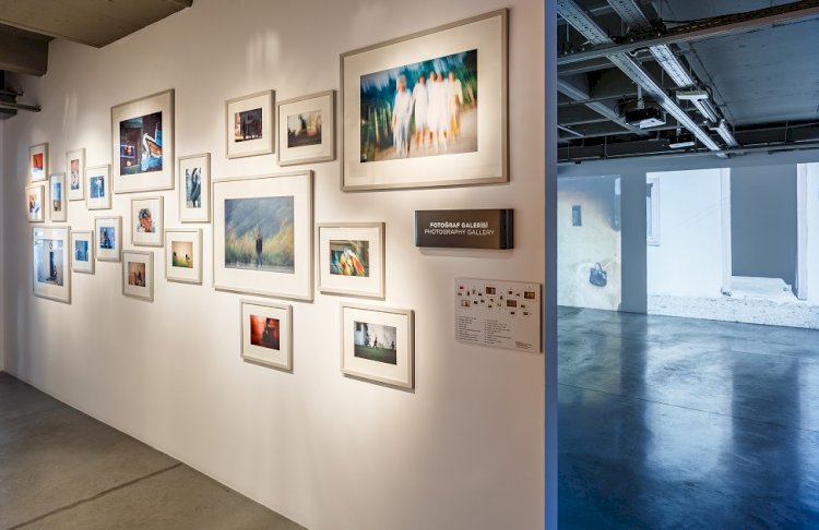 YENİ SERGİ:Şakir Eczacıbaşı'nın "Seçilmiş Anlar" fotoğraf sergisi İstanbul Modern'de