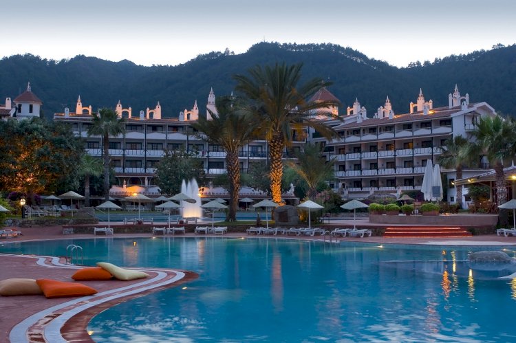 ŞEHİRDEN UZAK KIŞ EVİNİZ MARTI RESORT’TA