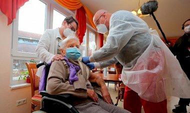 Avrupa Birliği'nde Covid-19 salgını: Koordineli resmi aşılama başladı
