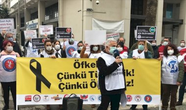 Sağlık Çalışanlarından Eylem: “Öfkeliyiz Çünkü Ölüyoruz”