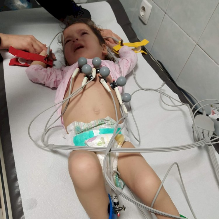 Vakti Tükenen SMA Hastası Minik Öykü Semra'ya Macaristan'dan Gelen Haberle 1 Aylık Yeni Bir Umut Doğdu!