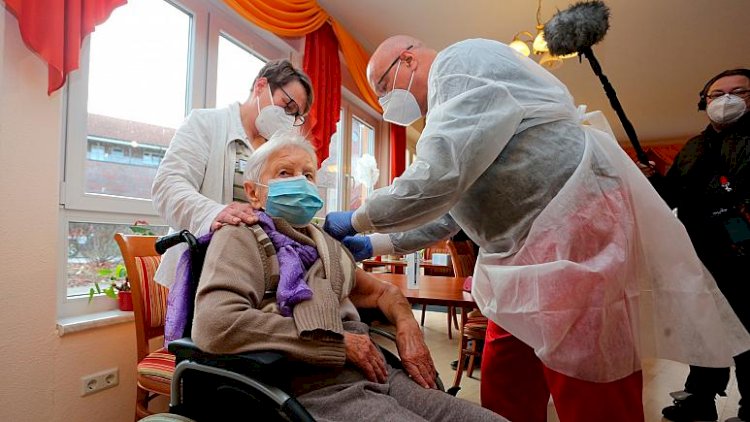 Avrupa Birliği'nde Covid-19 salgını: Koordineli resmi aşılama başladı