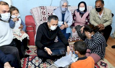 Vali Yerlikaya 'çocuklarım aç' dedikten sonra hakarete uğrayan Roman aileyi ziyaret etti