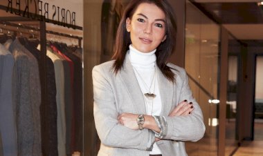Güçlü tasarım ekibi ve 12 üretici ile “Tekstilde Güç Birliği” modeli yarattı Avrupa modasına imzasını attı