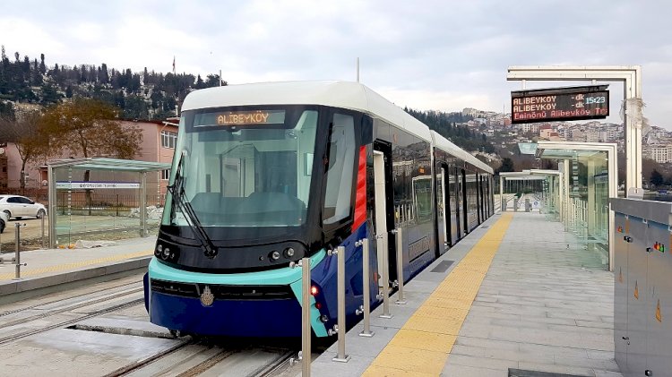 İSTANBULLULAR HALİÇ TRAMVAYINDAN ÇOK MEMNUN KALDI