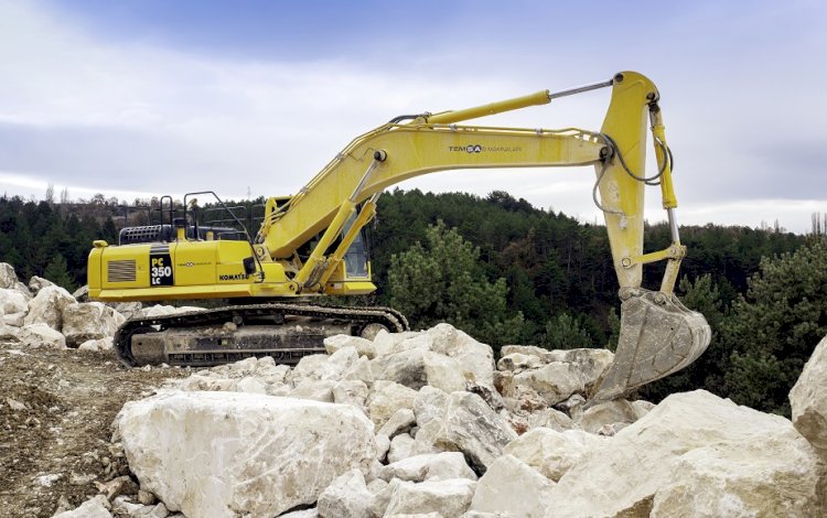 Komatsu’nun efsane ekskavatörleri PC300 ve PC350LC yenilendi