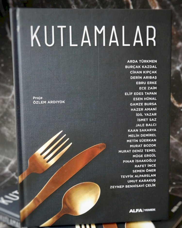 Evde Sevgililer Günü kutlamaları için harika bir hediye: KUTLAMALAR kitabı!