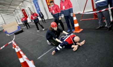 KADIN İTFAİYE ERİ ADAYLARI KIRAN KIRANA YARIŞTI