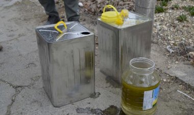 Zeytinyağı diye aldı, içinden çıkanı görünce şoke oldu