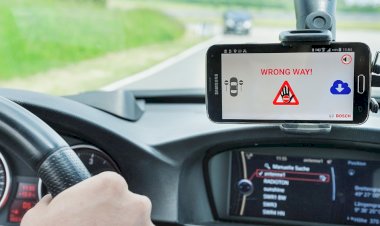 Bosch’un yanlış yönde giden sürücü uyarı sistemi artık ŠKODA araçlarında da yer alıyor