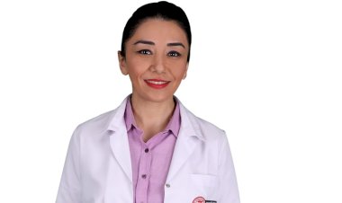 İş yerindeyken sigara içenler üç kuralı da ihlal ediyor