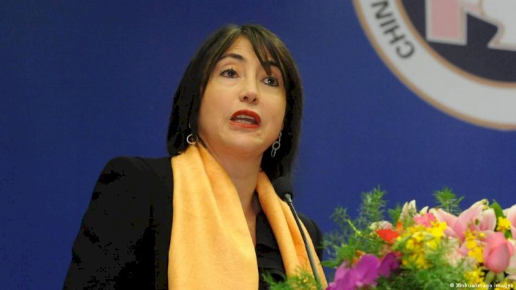 Bakan halktan önce aşılandı diye istifa etti