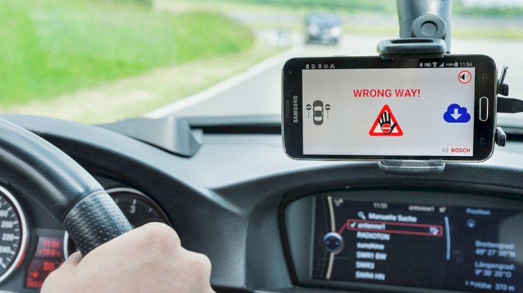 Bosch’un yanlış yönde giden sürücü uyarı sistemi artık ŠKODA araçlarında da yer alıyor