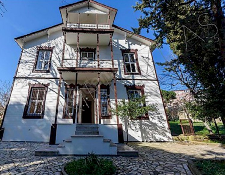 Görkemli köşk 85 milyona satışa çıkarıldı