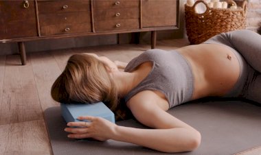 KADINLAR ONLINE HAMİLE YOGASI İLE DOĞUMA HAZIRLANIYOR