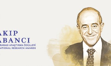 SAKIP SABANCI, ARAMIZDAN AYRILIŞININ 17. YILINDA ULUSLARARASI ARAŞTIRMA ÖDÜLLERİ İLE ANILIYOR
