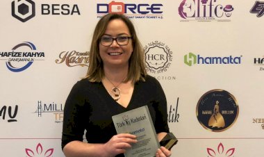 Dr. Hande Karagedik’e Türk İş Kadınları Dergisi’nden Plaket