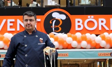 Adana’da seyyar tablada temeli atılan Levent Börek dünyaya açılıyor -