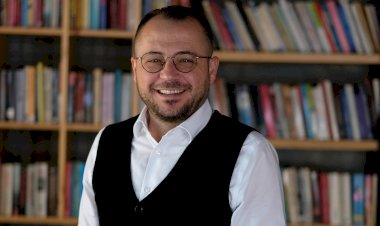 Pazarlama konusunda yeni ve farklı bir kitap “TUHAF MARKA YÖNETİMİ”