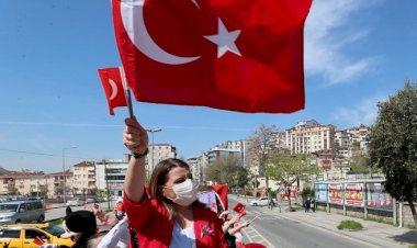 FATMA KAPLAN HÜRRİYET 23 NİSAN’I TIR İLE DOLAŞARAK KUTLADI!