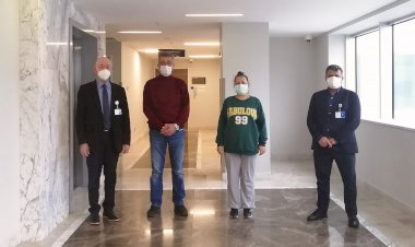 25 Yıllık Eşine Böbreğini Verdi!