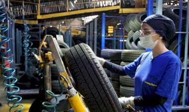 Goodyear’da lastik üretimine kadın eli değdi