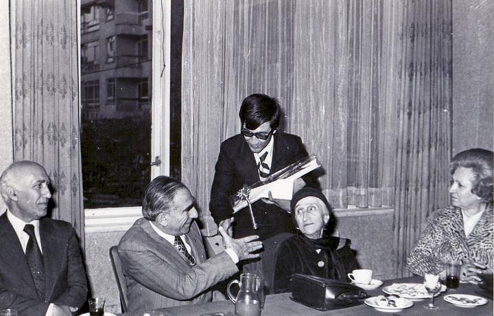 BİR IŞINSU, BİR ABLA ÇAĞRIŞIMLARI