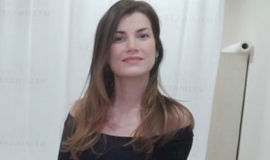 Doç. Dr. Fatma Pelin Özgen: "Geçmeyen Sivilcelere Dikkat,