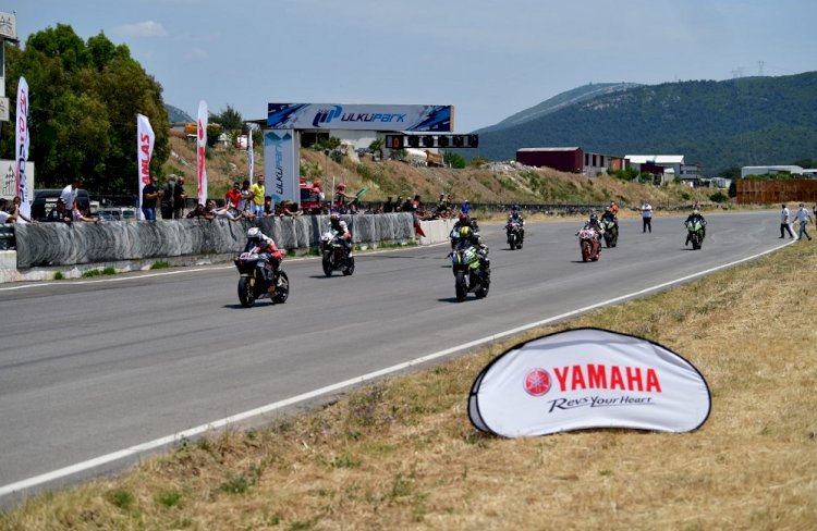 YAMAHA R25 KADINLAR KUPASI’NDA PİSTTE CESARET VE ÖZGÜVEN YARIŞTI
