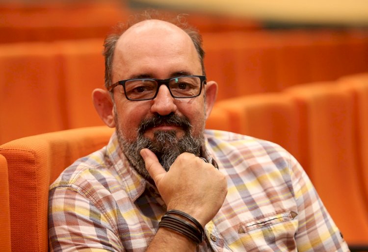 Prof. Dr. Sinan Canan: “Yeni dijital dünyaya karşı uyanık olmalıyız”