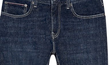 TOMMY HILFIGER CHINO PANTOLONLARLA SERİN BİR YAZ RUHU