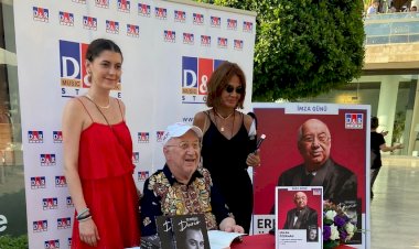 Erkan Özerman D&R mağazalarında Bodrumlu kitapseverlerle buluştu