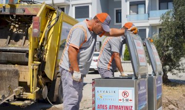 AYVALIK’TA KONTEYNERLER YERALTINA ALINIYOR