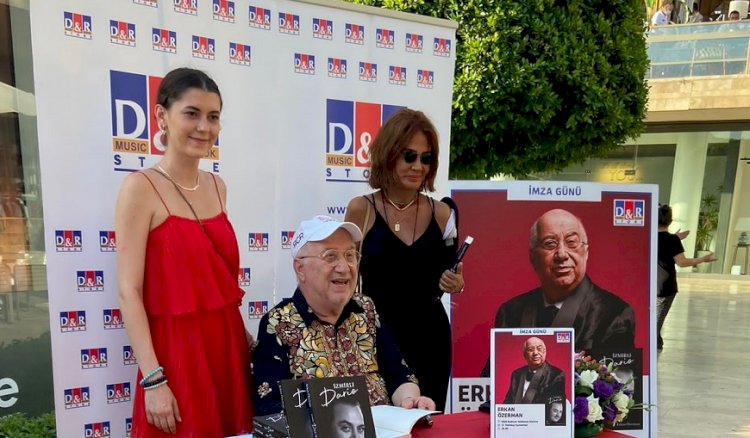 Erkan Özerman D&R mağazalarında Bodrumlu kitapseverlerle buluştu