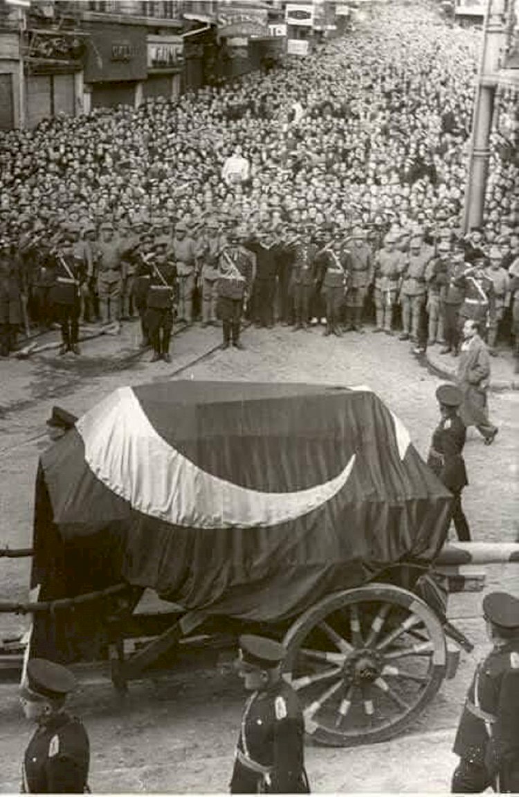 ATATÜRK İÇİN YAS