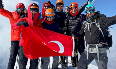 ARÇELİK EKİBİ AĞRI DAĞI’NIN ZİRVESİNE TIRMANIŞ GERÇEKLEŞTİRDİ