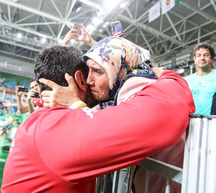 Olimpik Anneler projesinin sporcularından Taha Akgül Bronz Madalya kazandı