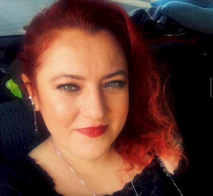SANATÇI ESRA KOÇER ESERLERİYLE “SUMMER SUN” SERGİSİ’NDE