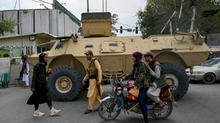 Taliban'ın el koyduğu Amerikan teçhizatı görüntüleri Washington'ı zor duruma soktu