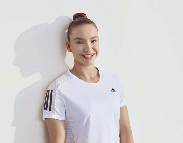 adidas, milli cimnastik sporcusu Ayşe Begüm Onbaşı’ya sponsor oldu