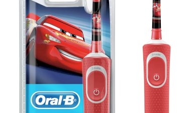 Oral-B’den çocuklara özel Disney temalı Vitality diş fırçaları