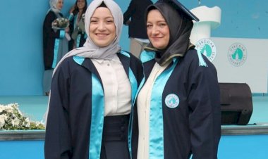 Anne Kızın Ortak Mezuniyet Heyecanı