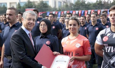 37’Sİ KADIN, 208 İTFAİYECİ MEZUN OLDU