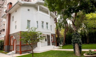 ANADOLU YAKASININ YENİ MEKANI  G&G SANAT MERKEZİ İLK SERGİSİNİ  DEVRİM ERBİL İLE AÇIYOR