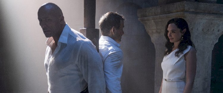 NETFLIX, DWAYNE JOHNSON, GAL GADOT VE RYAN REYNOLDS'IN BAŞROLÜNDE YER ALDIĞI RED NOTICE'İN TANITIM FRAGMANINI PAYLAŞTI