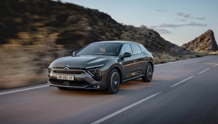 YENİ CITROËN C5 X, ÜÇ GÖVDE TİPİNİN AVANTAJLARINI TEK BİR TASARIMDA BULUŞTURUYOR!