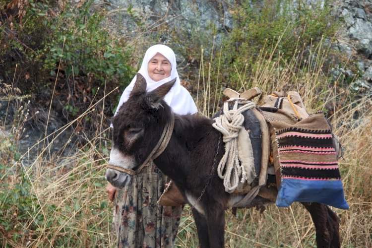 Köyümden... Gönlümden... Emne Yengem.