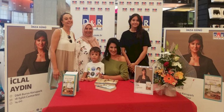 İclal Aydın imza gününe 3 kuşak geldiler